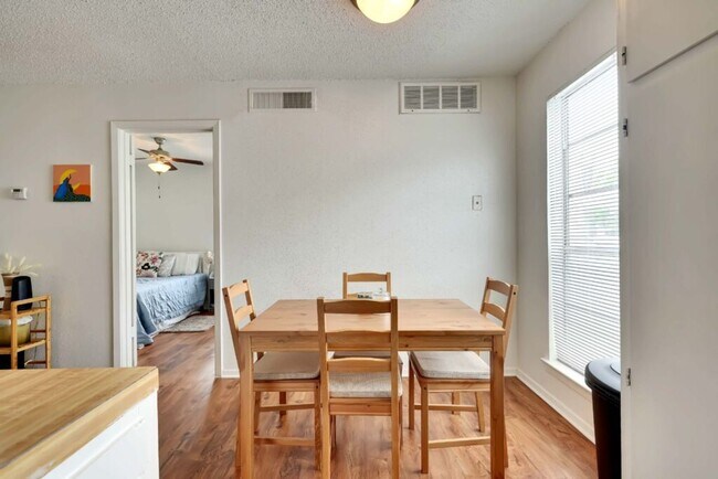 2803 Hemphill Park Unidad B104