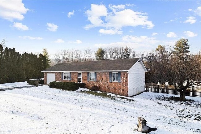 Photo - 126 Upshur Dr