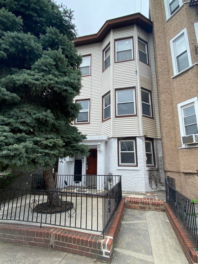 Photo - 146 Bowers St Apartment Unit #1