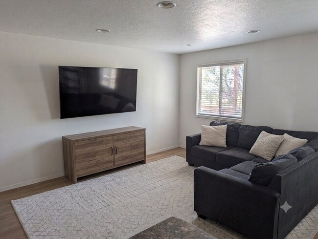 Photo - 1275 W Bridlewood Lp