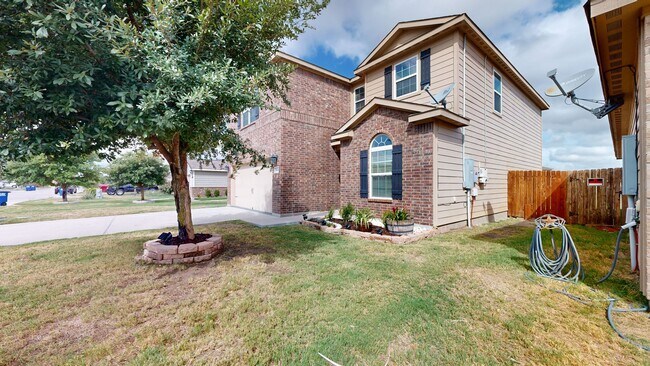 Photo - 1 MONTH FREE RENT, SOLAR PANELS AND ELECTR...