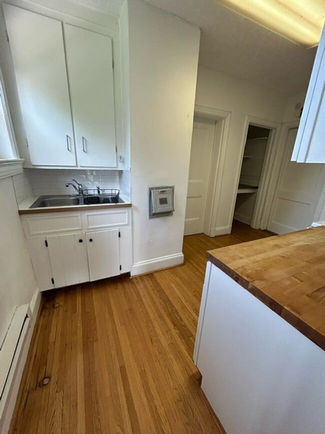 Photo - Dumont Apartments