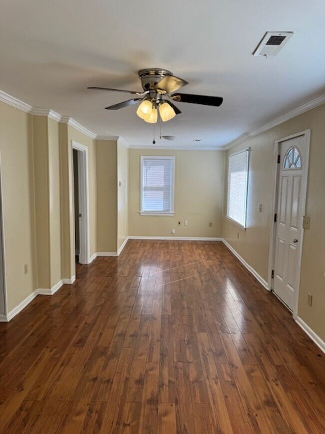 Photo - Charming 2-bedroom home available now in E...