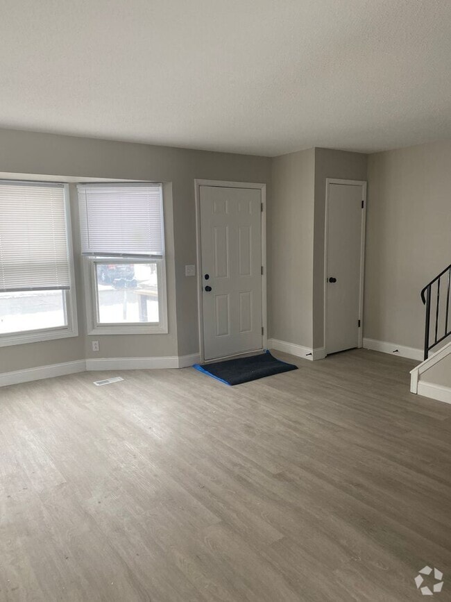 Building Photo - 5422 N Linwood Ave Unit 5424 N Linwood Ave. Rental