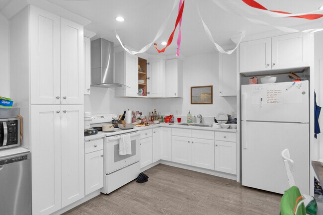 Photo - 570 N Cambridge St