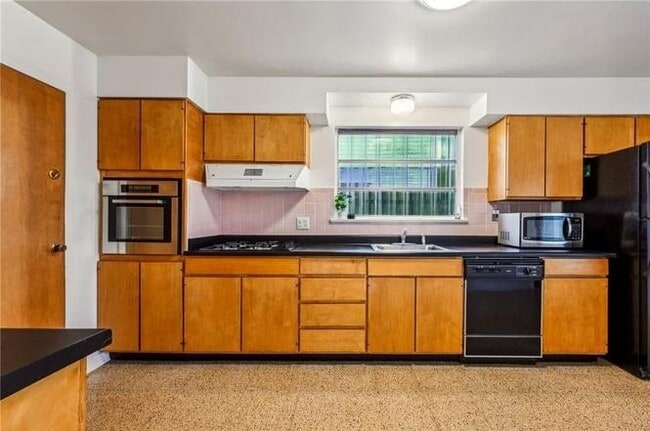 Photo - 2655 Hyman Pl