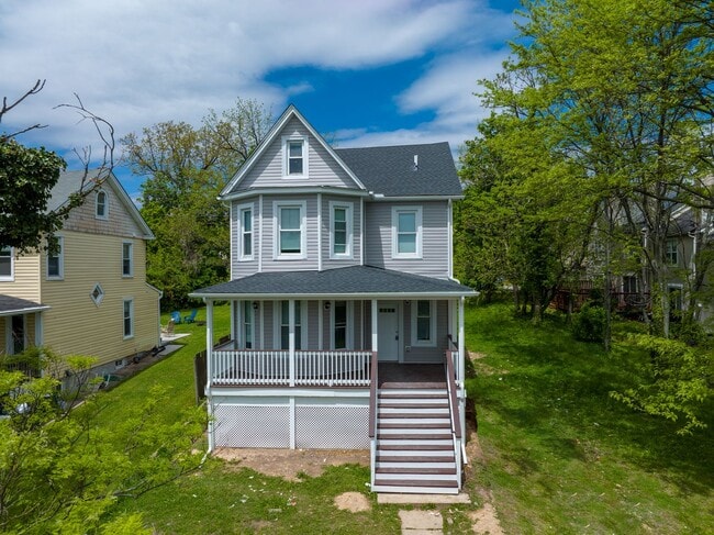 Photo - Spacious 6-Bedroom Home – Perfect for Large Families or Groups!