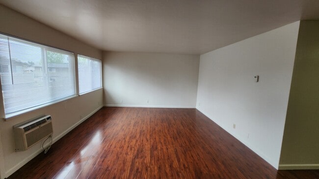 Building Photo - 4061 Park Center Ln Unit C