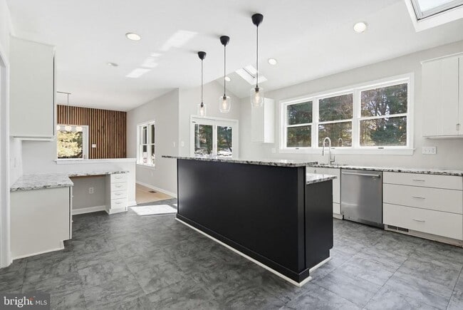 Building Photo - 13835 Burntwoods Rd