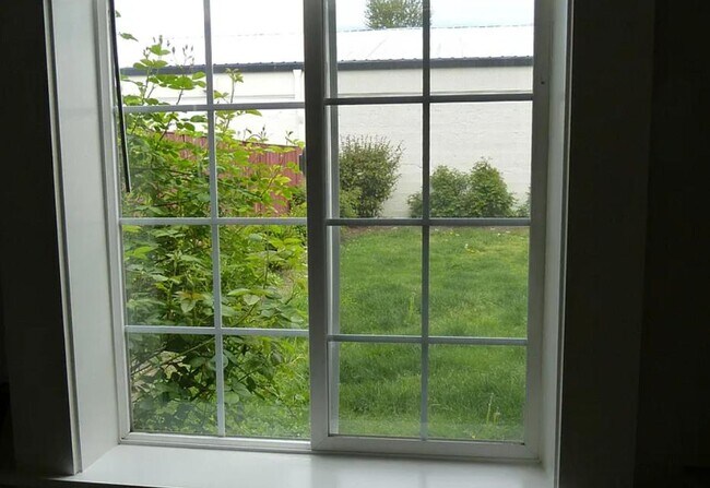 Photo - 122 SE Harlow Ave