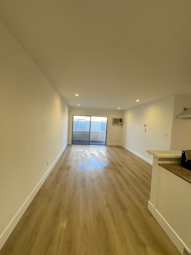 Photo - 5511 Corteen Pl Unidad 7