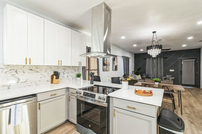 Photo - 2306 E Houston St Unidad ID1328945P