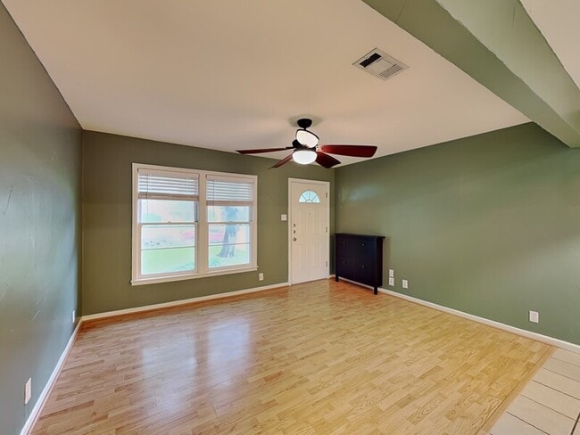Photo - 412 Harrison Ln