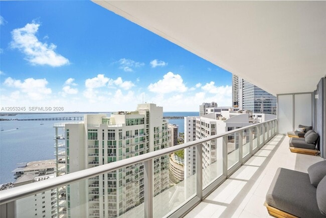 Building Photo - 1300 brickell bay Dr Unit 3004