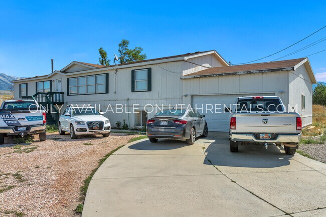 Photo - 1040 W State St House