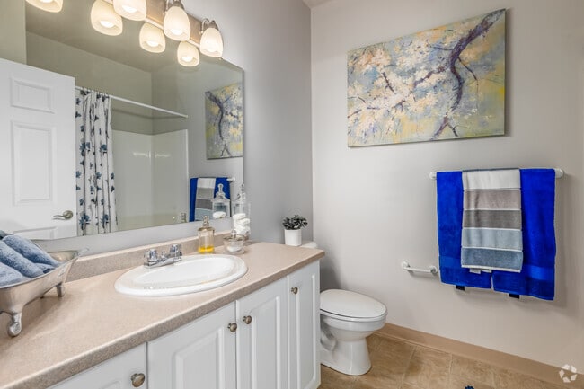2BR, 2BA - 1,007SF - Bedroom