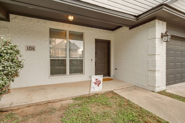 Photo - AUGUST PRE-LEASE!  3 Bedroom 3 Bathroom Ho...