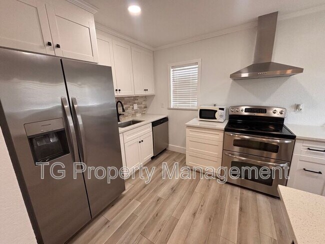 Photo - 1619 2nd Ave N