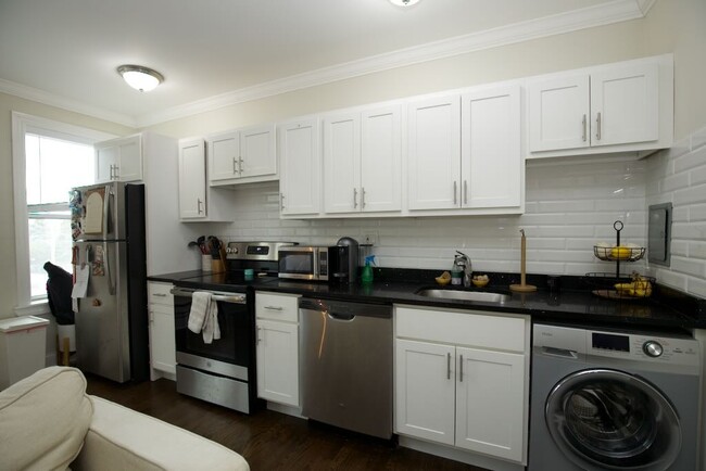 Photo - 3345 N Marshfield Ave Unit 403