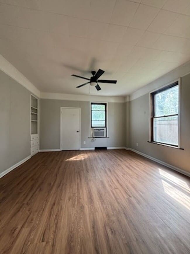 Photo - 515 Wallis Ave
