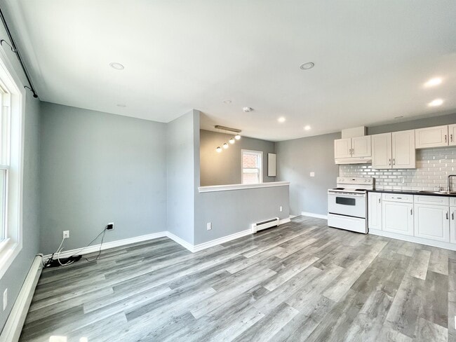 Building Photo - 728 E Main St Unit C