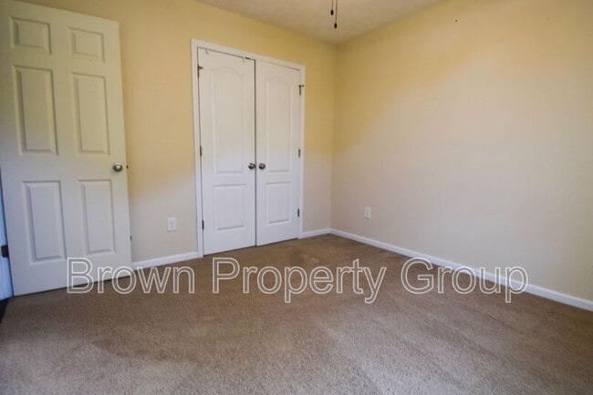 Photo - 494 Hogart St