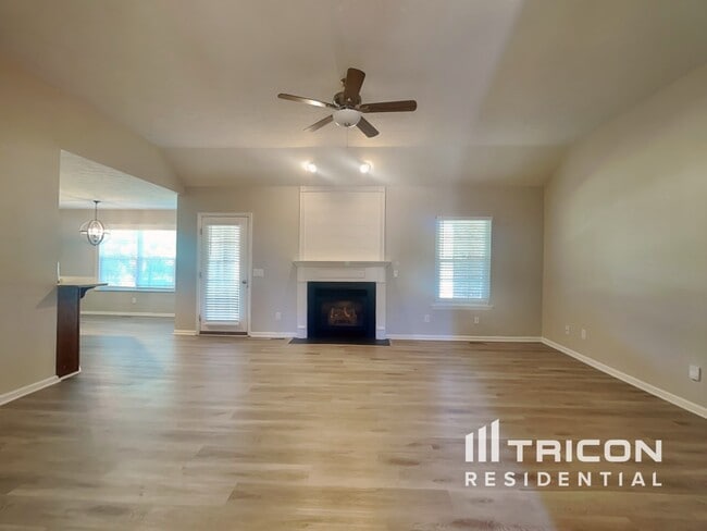 Photo - 146B Waterford Way