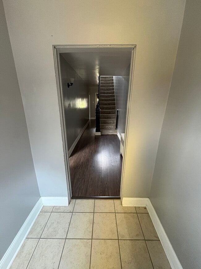 Entry Way - 4619 Torley St