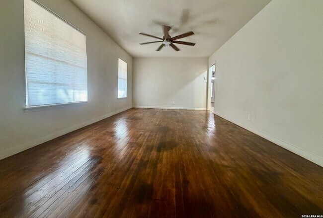 Photo - 115 Encino Grande St