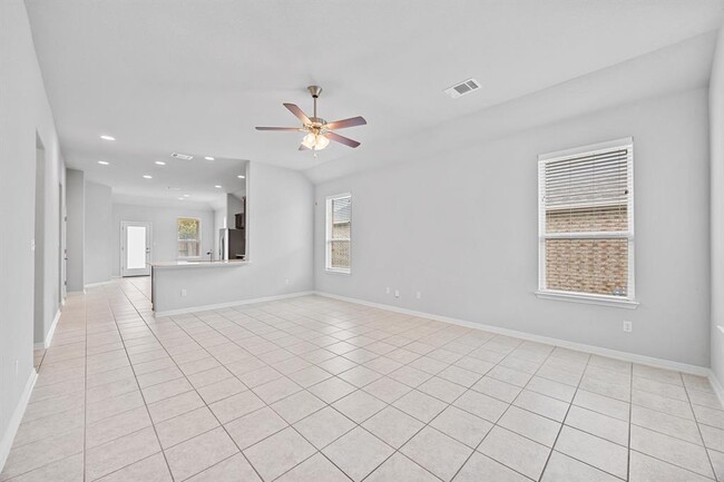 Photo - 913 Centerra Hills Cir