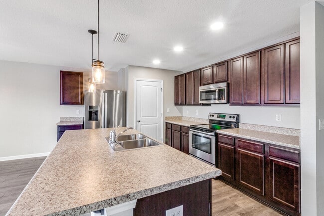 Kitchen - 4615 Plover Dr