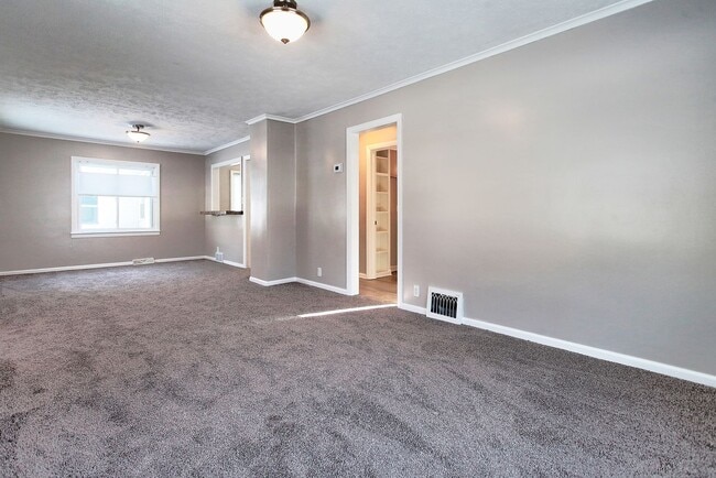 Photo - 3 Bedroom Home On Holland's North Side