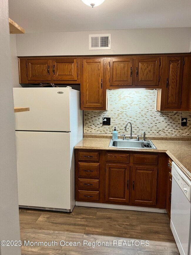 Photo - 604 Wellington Pl