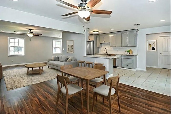 Photo - 3834 Cambridge St