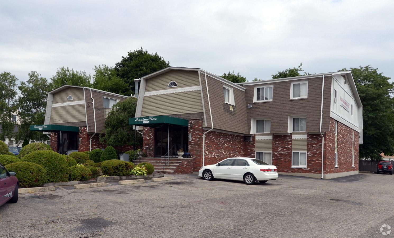 Franklin Place - Franklin Place Apartments