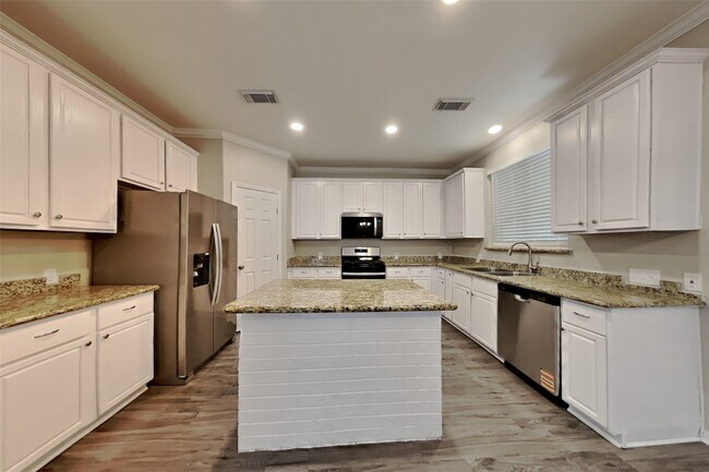 Photo - 14703 Huntmont Dr