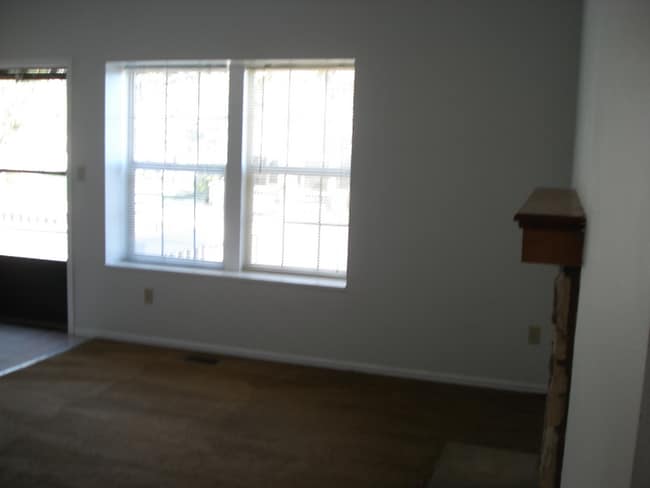 Photo - 744 Crown Point Dr