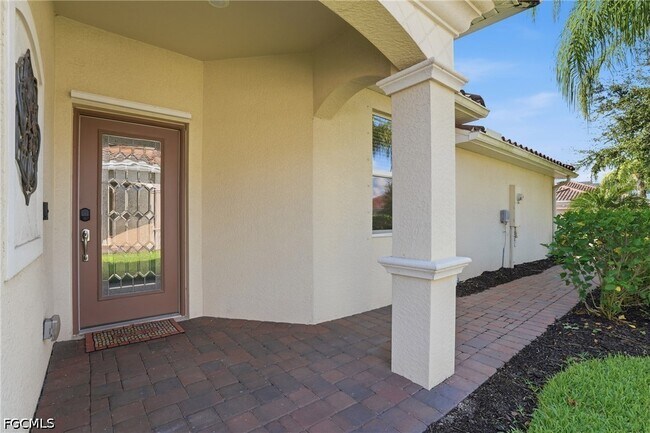 Building Photo - 1835 Alameda Dr