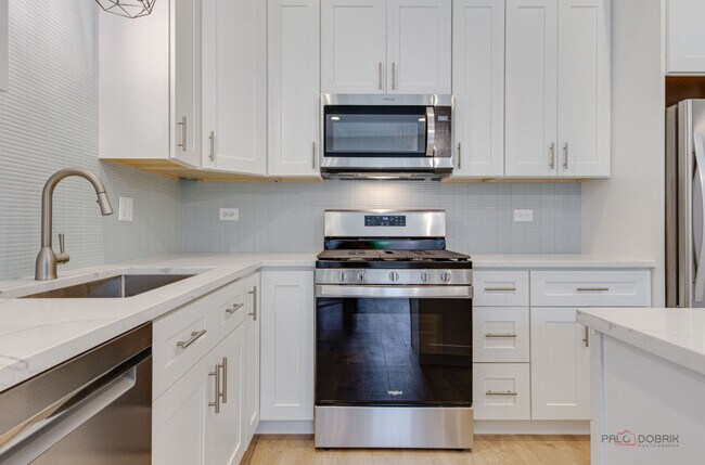 Photo - 1746 N California Ave Unidad 2