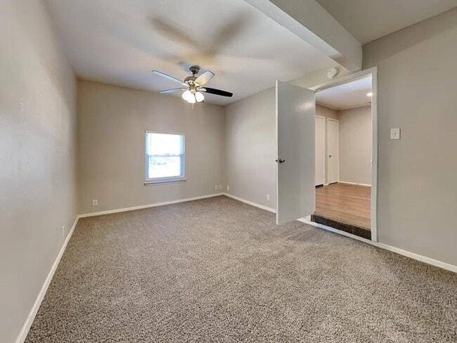 Photo - 805 Woodleigh Dr