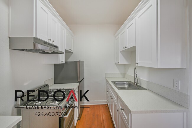 Photo - Vintage-Inspired Studio Featuring Hardwood... Unit 112