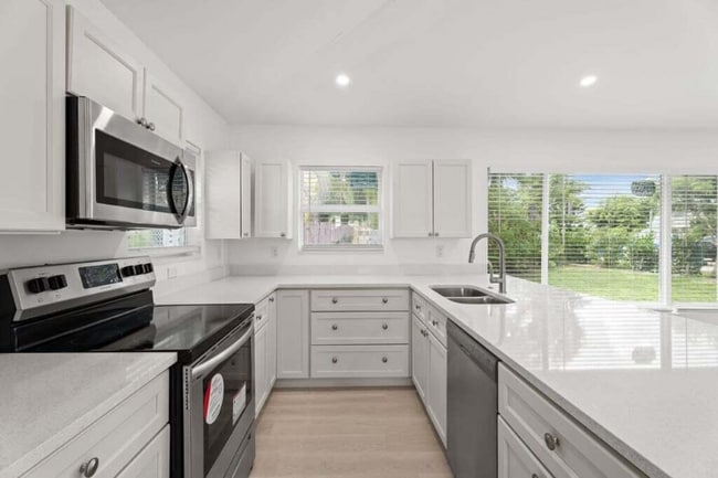 Photo - 121 S Lake Dr