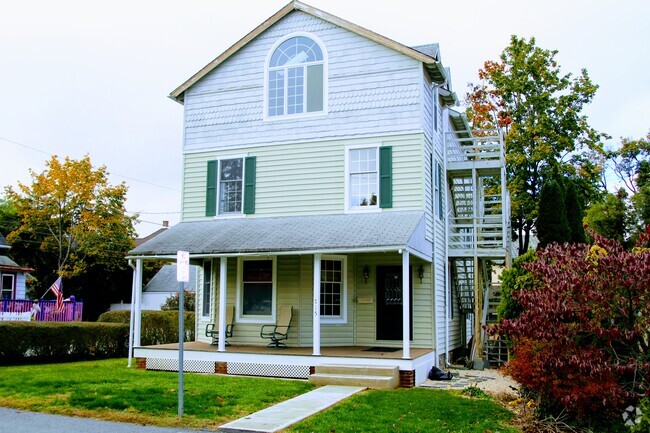 Building Photo - 715 Berwyn Ave Unit 2ND FLOOR Rental