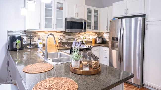 Building Photo - 375 Kirkland Ave Unit 244