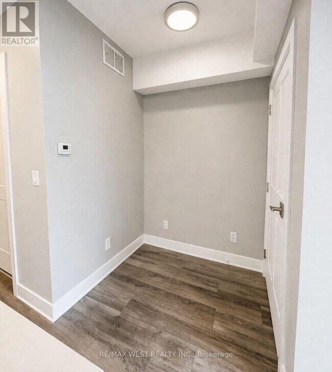 Photo - 6065 McLeod Rd