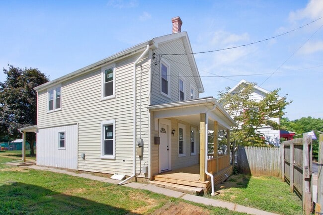 Coming Soon- Charming 2 Bedroom, 1.5 Bath ... - Coming Soon- Charming 2 Bedroom, 1.5 Bath ... House
