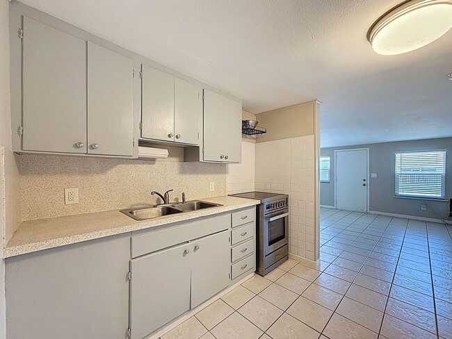 Photo - 401 69th St N Unit 2