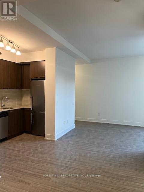 Photo - 310 Tweedsmuir Ave