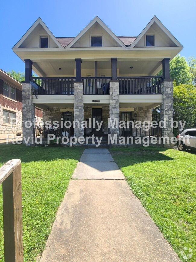 Building Photo - Large upstairs apartment in Midtown! Unit 800 #3