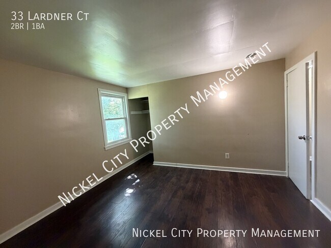 33 Lardner Ct